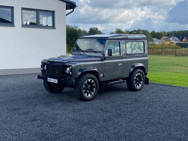 Land Rover Defender 90 Works V8 "70th Edition"