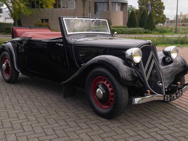 Image 1/6 de Citroën Traction Avant 7 C (1937)