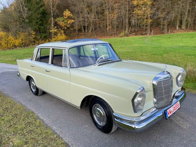 Mercedes-Benz 220 b