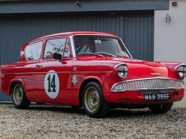 Bild 1/24 von Ford Anglia (1968)