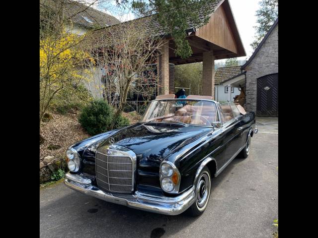 Mercedes-Benz 220 SE b