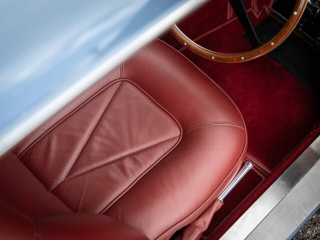 Aston Martin DB 6 Vantage