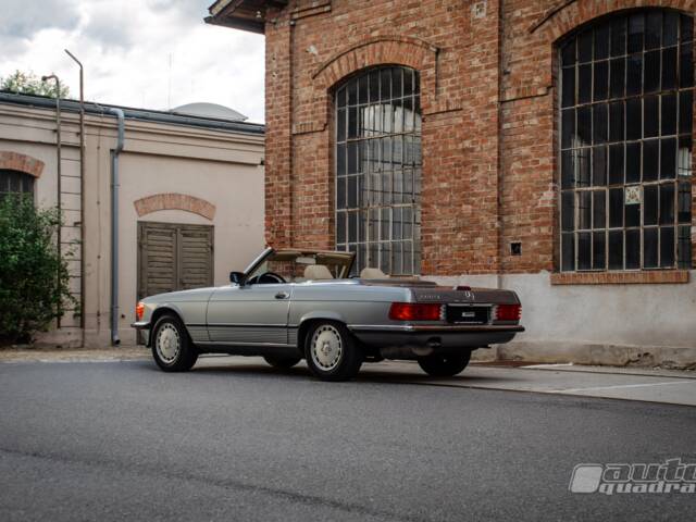 Mercedes-Benz 560 SL