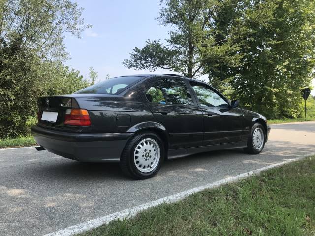 BMW 320i