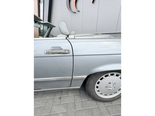 Mercedes-Benz 560 SL