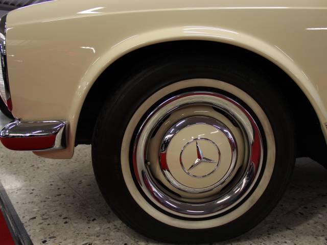 Mercedes-Benz 230 SL