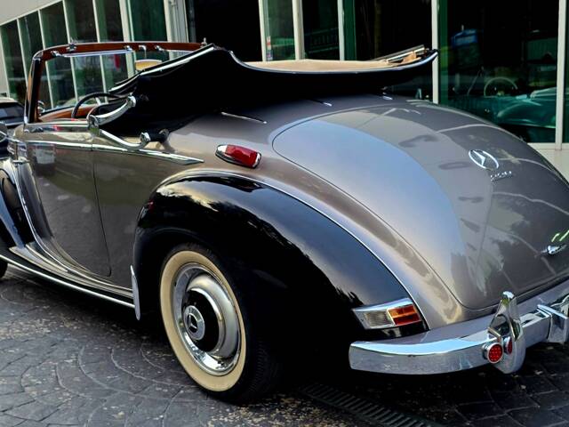 Mercedes-Benz 220 Cabriolet A
