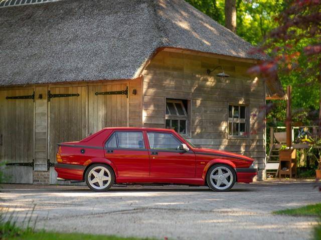 Image 1/30 de Alfa Romeo 75 2.0 Twin Spark (1987)