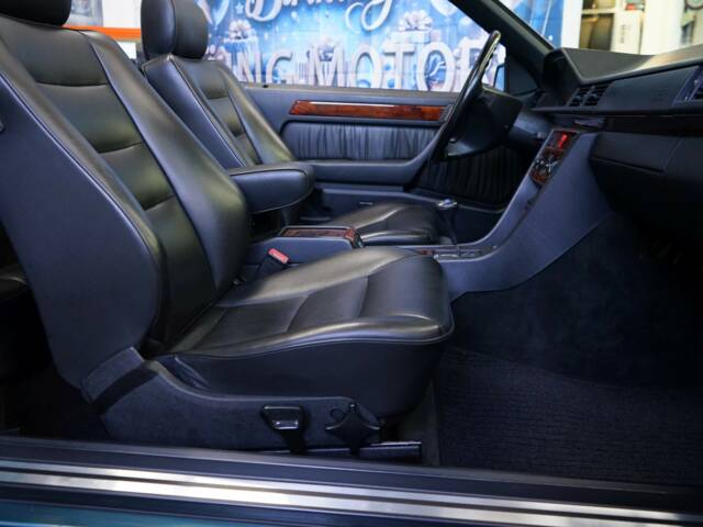 Mercedes-Benz 300 CE-24