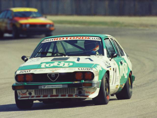 Imagen 1/11 de Alfa Romeo GTV 6 2.5 (1982)