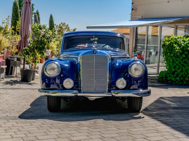 Mercedes-Benz 300