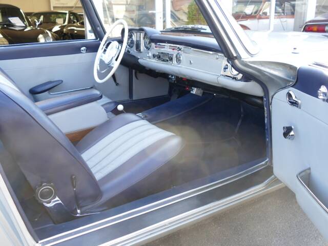 Mercedes-Benz 230 SL
