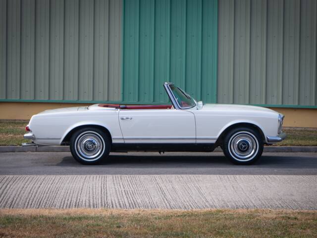 Mercedes-Benz 230 SL