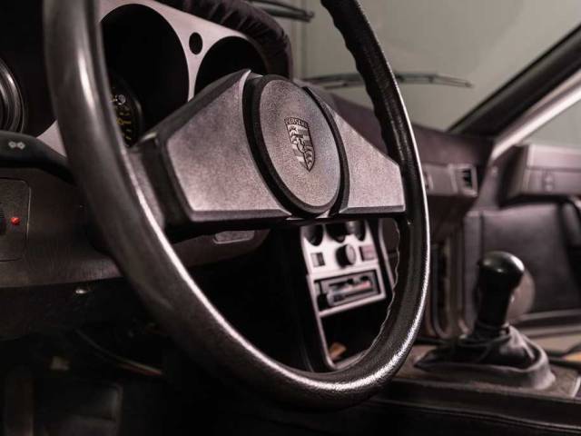 Porsche 944