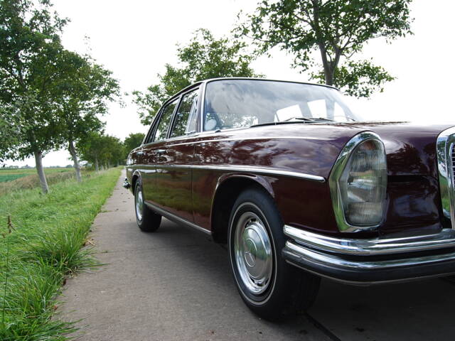 Mercedes-Benz 280 SE