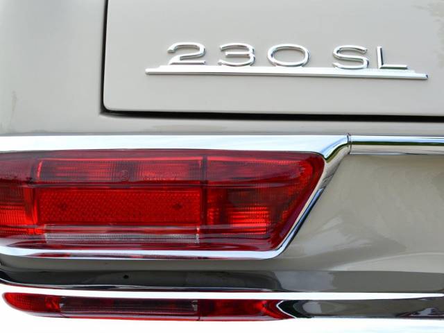 Mercedes-Benz 230 SL