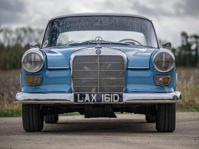 Mercedes-Benz 200