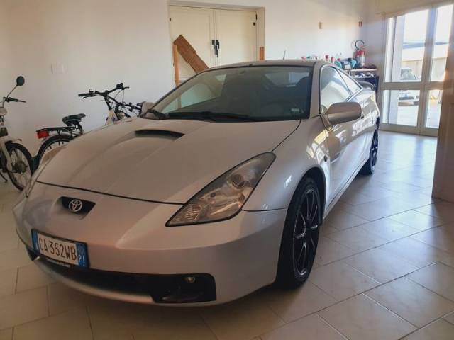 Image 1/8 de Toyota Celica 1.8 (2002)