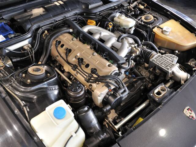 Porsche 944 S2