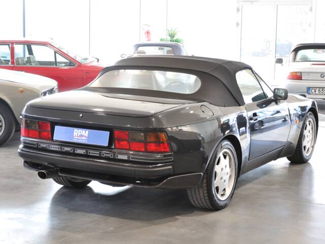 Porsche 944 S2