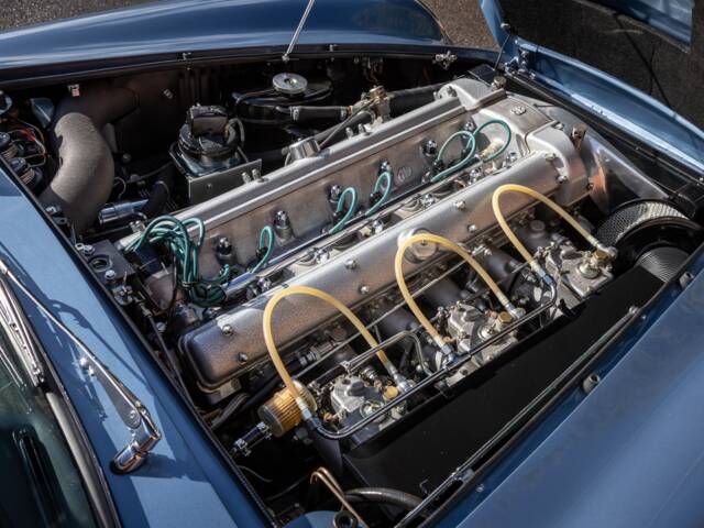 Aston Martin DB 6 Vantage