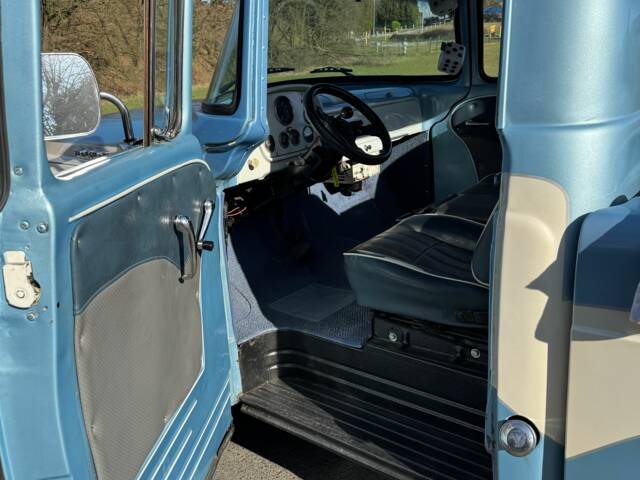 Dodge D 100