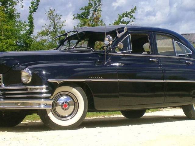 Image 1/12 of Packard Deluxe (1948)
