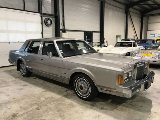 Lincoln Town Car