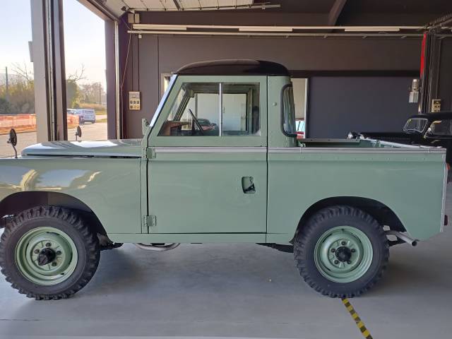 Image 1/9 of Land Rover 88 (1979)