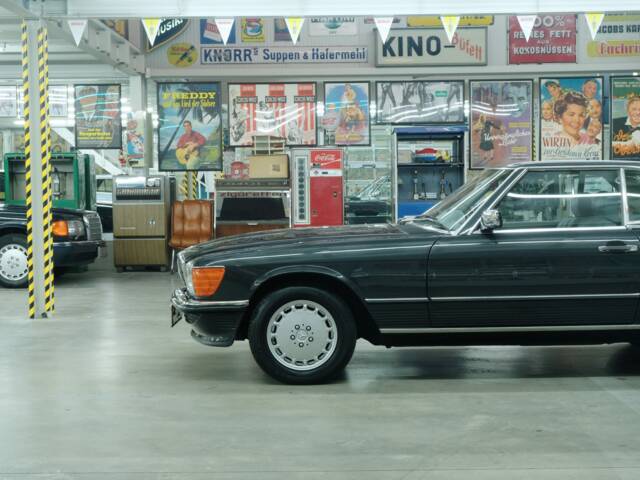 Mercedes-Benz 560 SL