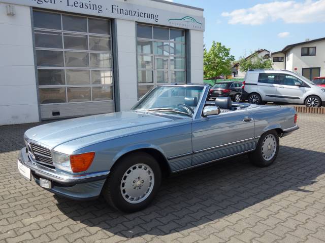 Mercedes-Benz 560 SL