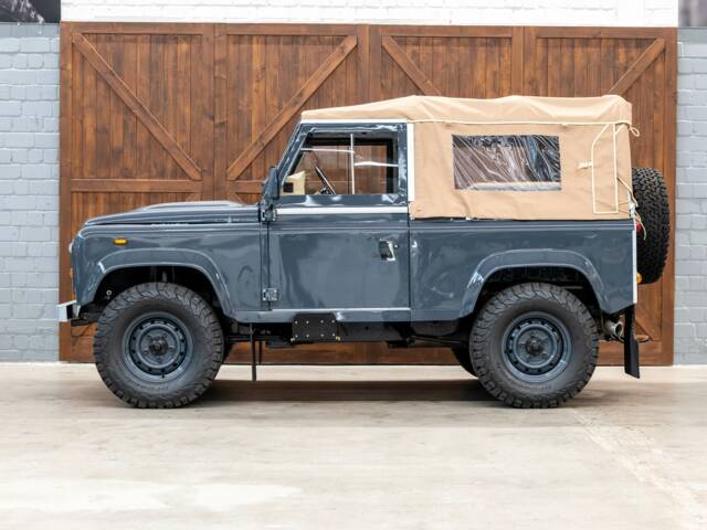 Land Rover Defender 90