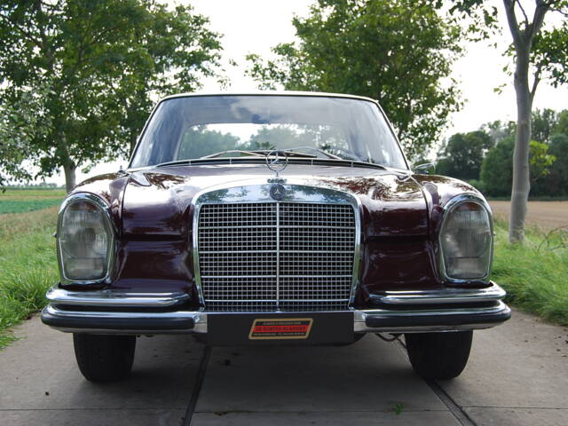Mercedes-Benz 280 SE