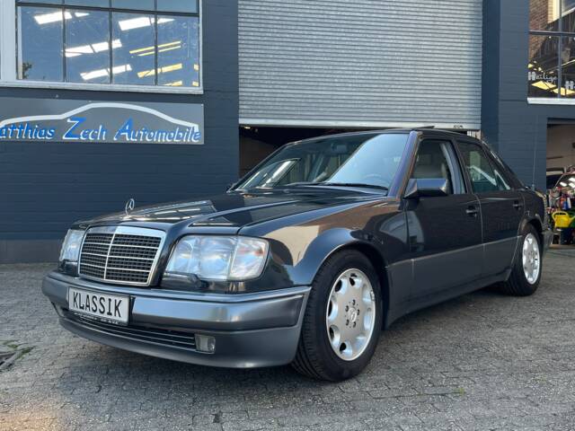 Bild 1/50 von Mercedes-Benz E 500 (1993)