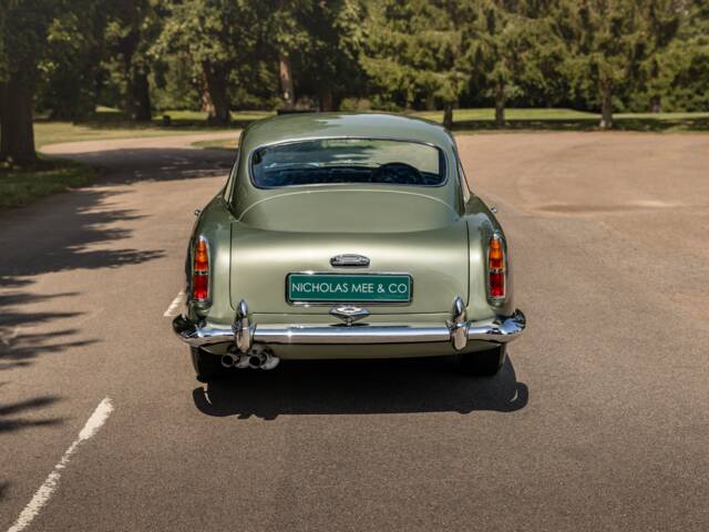 Aston Martin DB 4