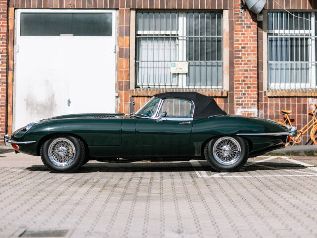 Image 1/63 of Jaguar E-Type (1969)