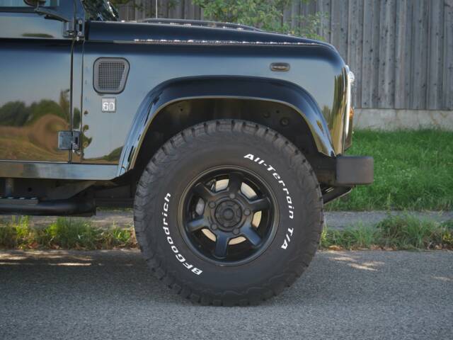 Land Rover Defender 110