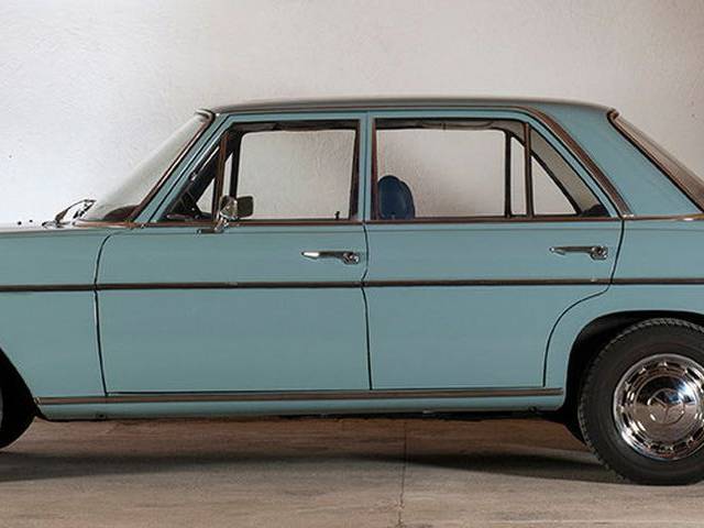 Mercedes-Benz 200 D