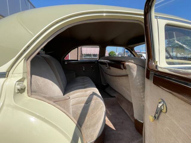 Packard Deluxe Eight Club Sedan