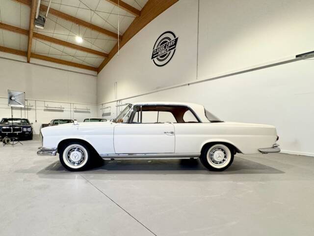 Mercedes-Benz 220 SE b