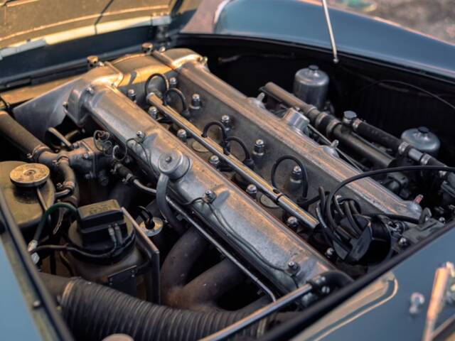 Aston Martin DB 4