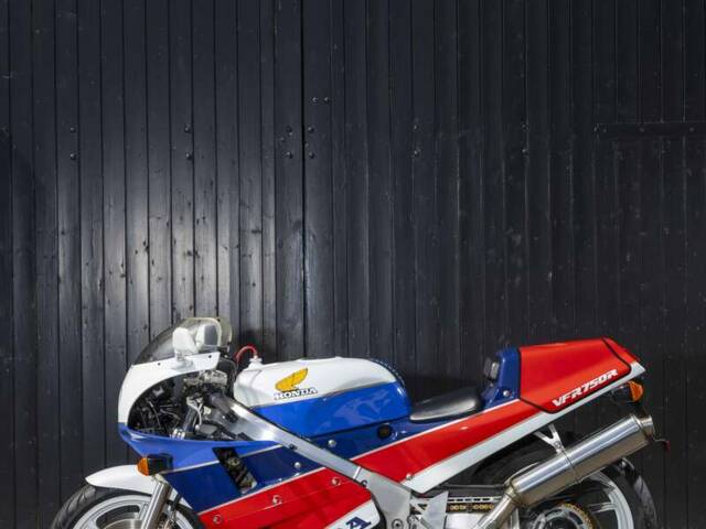 Honda VFR 750R RC 30