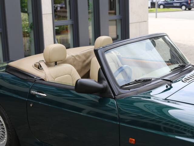 MG RV8