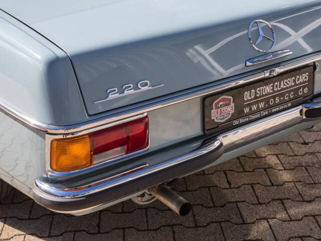 Mercedes-Benz 220