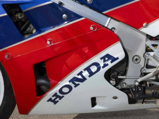 Honda VFR 750R RC 30