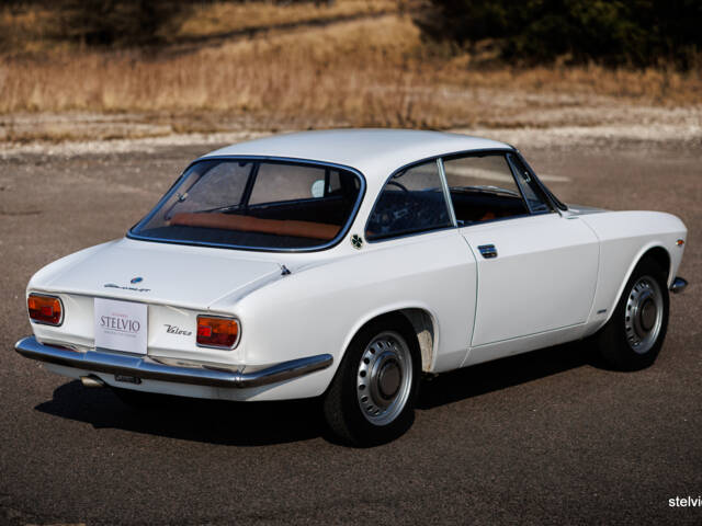 Alfa Romeo Giulia 1600 Sprint GT Veloce