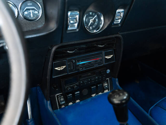 Aston Martin DBS V8