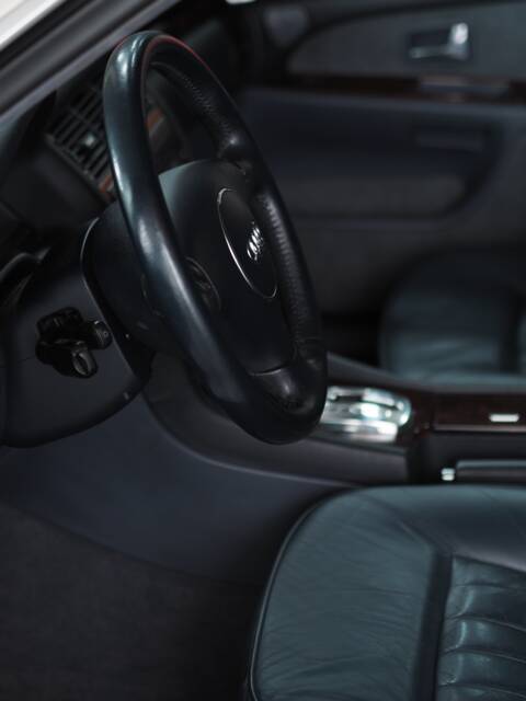 Audi A8 3.7 quattro