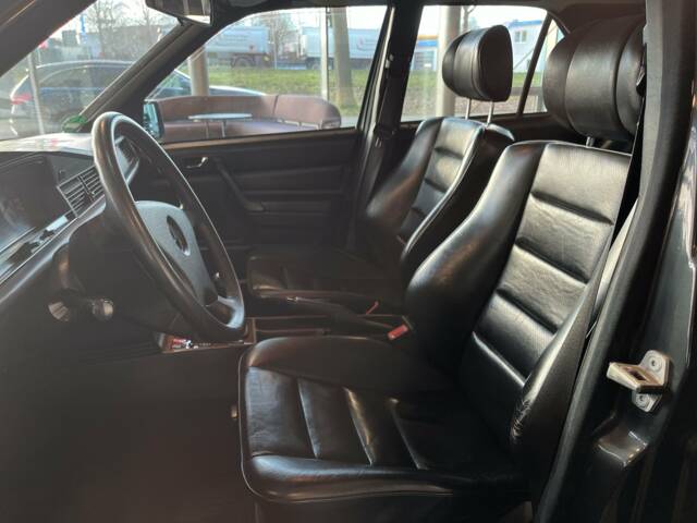 Mercedes-Benz 190 E 2.5-16