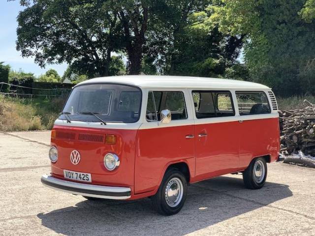 Volkswagen T2b minibus